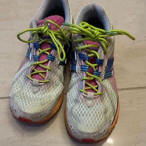 Stylish multi color action Bronson chew balance size 81/2
